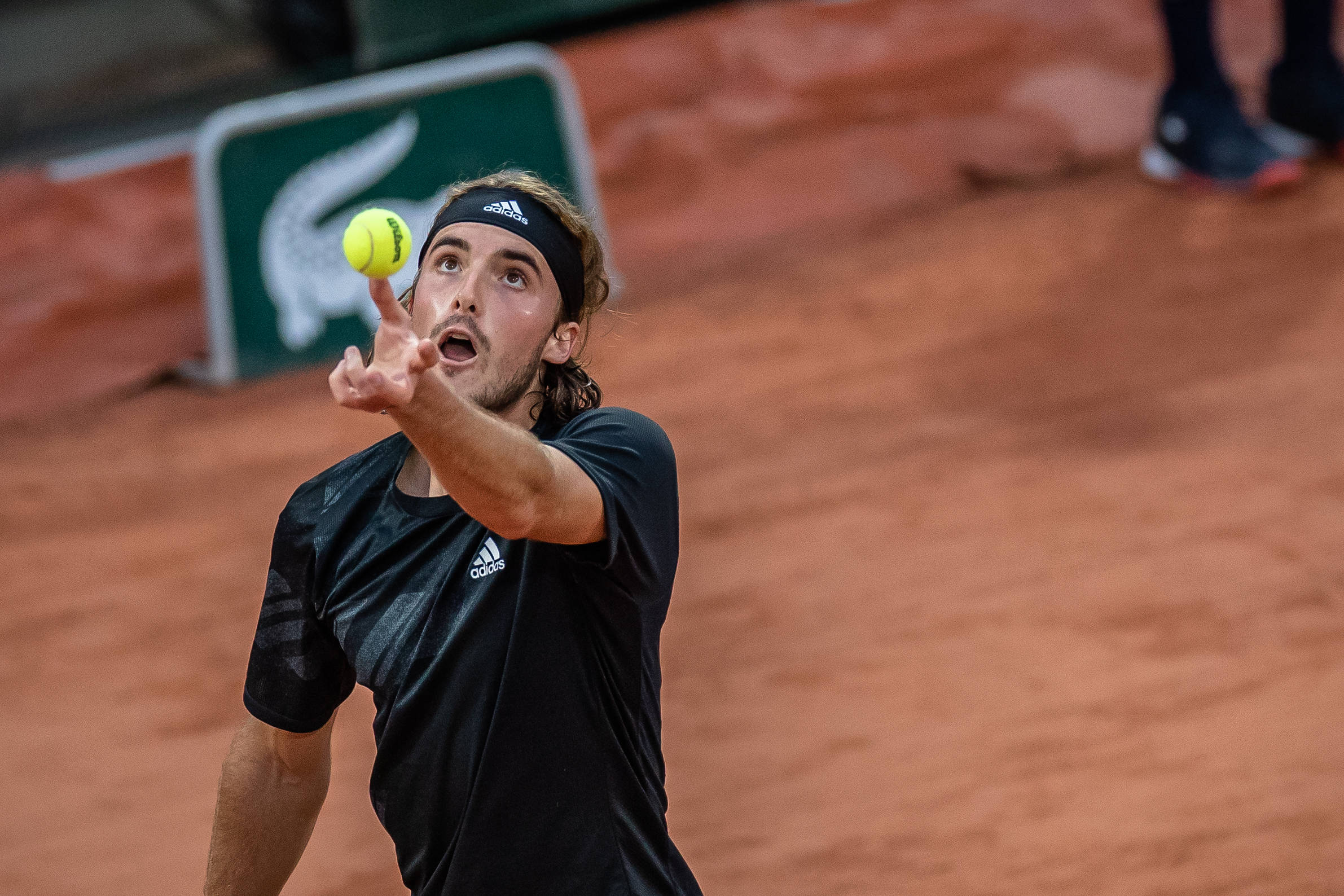 美国网球队横扫西班牙网球队,西西帕斯高光表现 美国网球队横扫西班牙网球队,西西帕斯高光表现