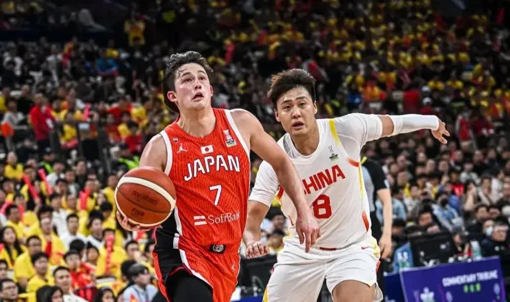 日本男篮绝地反击巴西男篮，萨博尼斯送出助攻