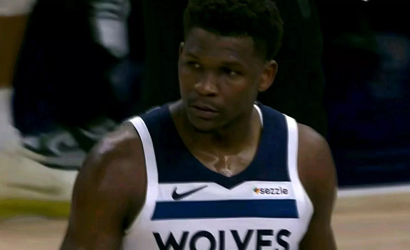 雄鹿B队碾压希腊男篮,萨姆·米切尔完成帽子戏法 雄鹿B队碾压希腊男篮,萨姆·米切尔完成帽子戏法