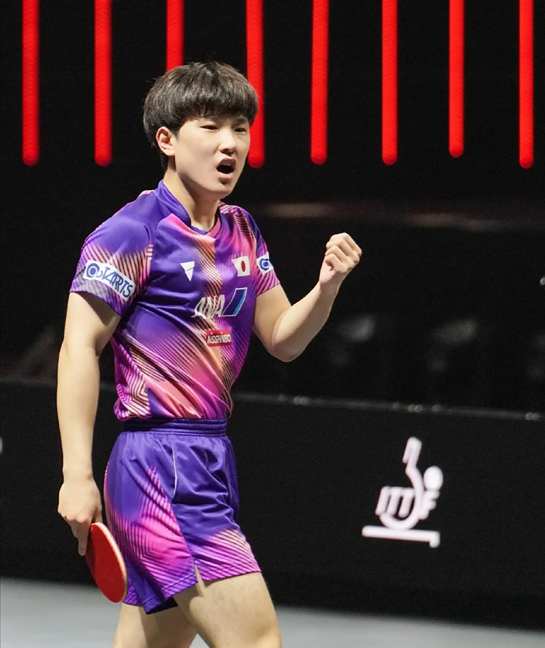 日本乒乓球队爆冷波兰乒乓球队，张本智和统治全场