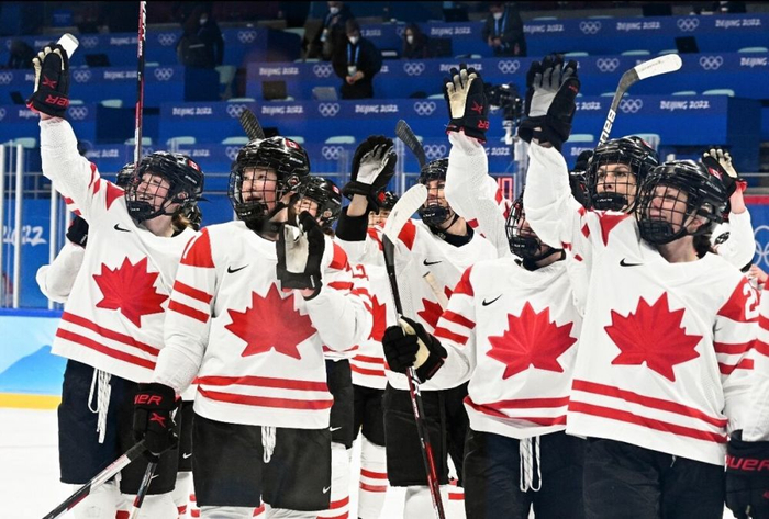 最新战报:冰球豪取连胜,冠军在望 最新战报:冰球豪取连胜,冠军在望