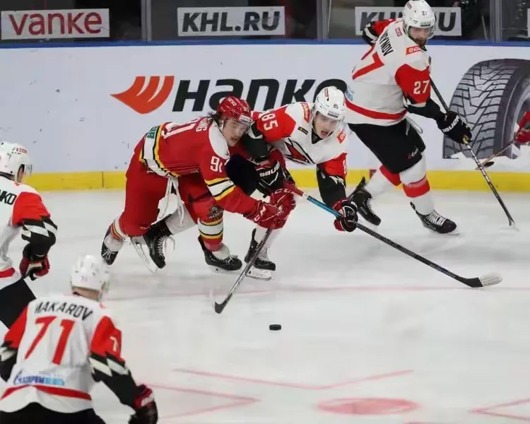 最新战报:冰球豪取连胜,冠军在望 最新战报:冰球豪取连胜,冠军在望