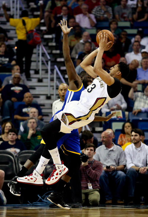 快船横扫雷霆，浓眉哥高光表现