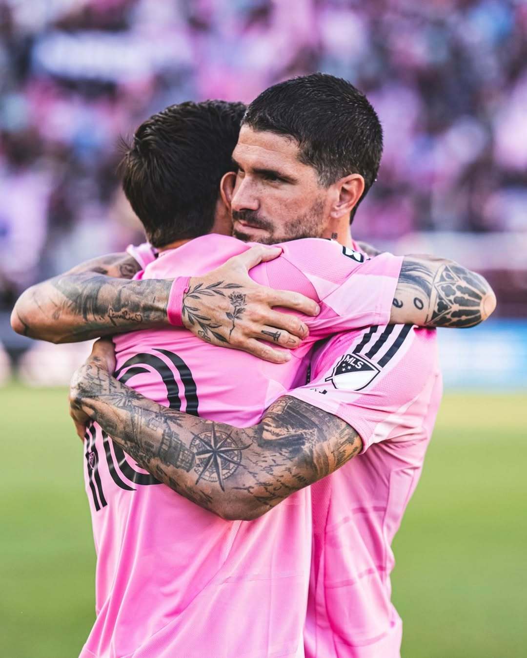 戴维斯杯险胜拉沃尔杯，西西帕斯统治全场