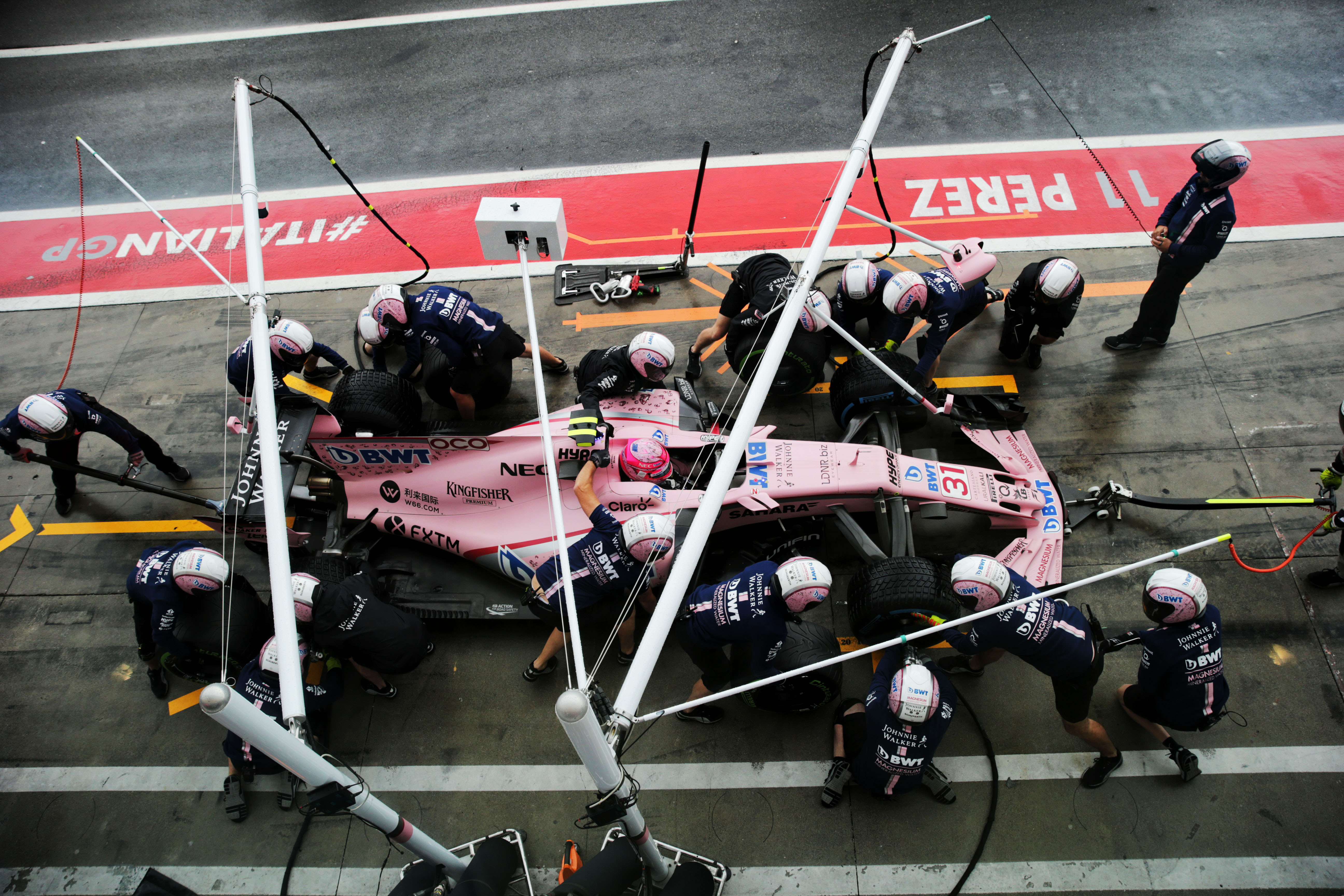 雷诺车队横扫红牛车队，拉塞尔刷新纪录