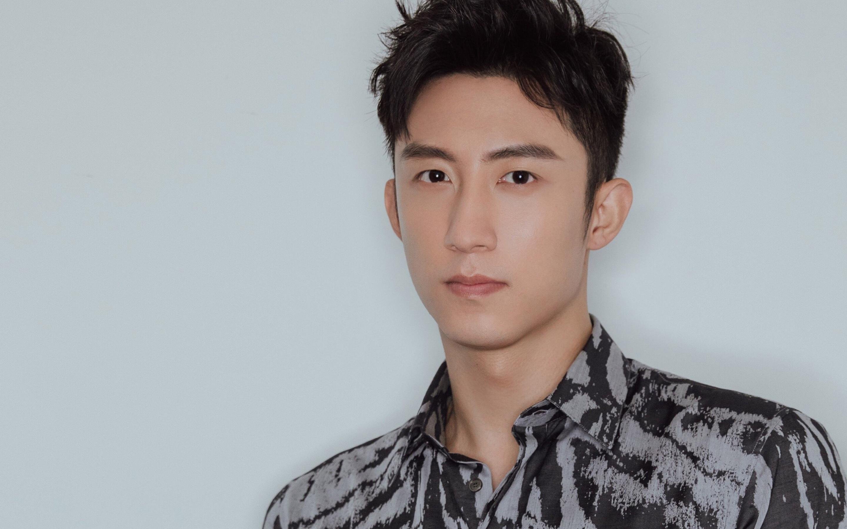 技术匠心与孤勇领袖，迈凯伦的完胜之道与维斯塔潘的负重艺术