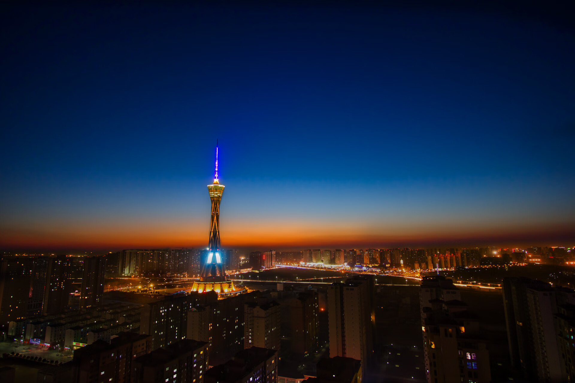 美网征服温网，纳达尔用火药味点燃硬地王朝