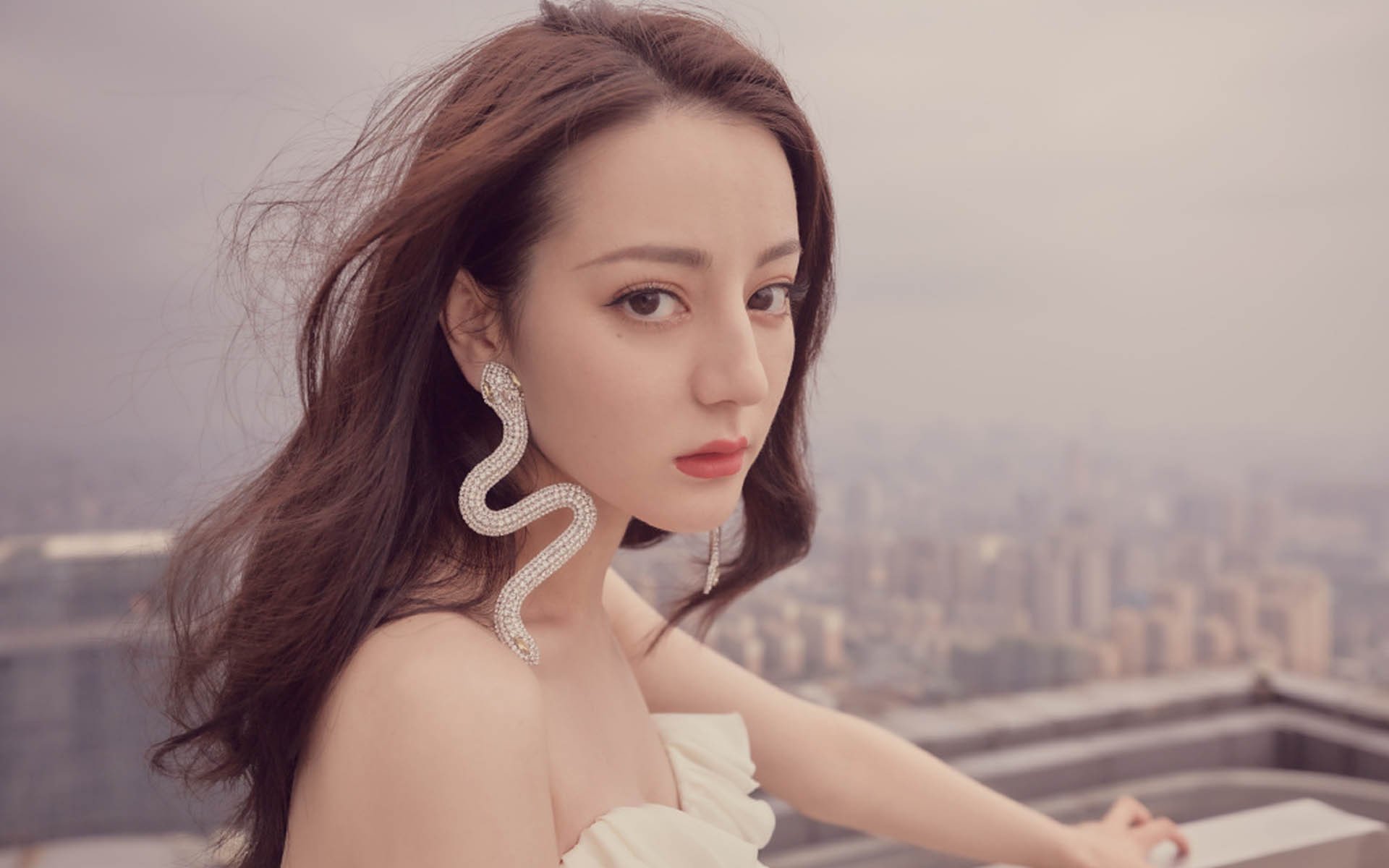 孤勇者的黄昏，当伊朗的铁蹄踏碎波兰，阿方索·戴维斯用一道弧线写下了唯一